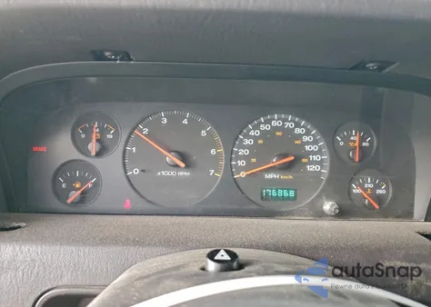 2001 Jeep Grand Cherokee Laredo z USA, uszkodzony, nr VIN 1J4GW48S11C678812